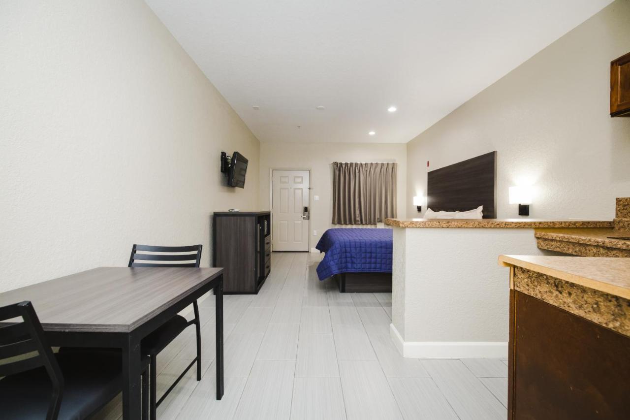 Winchester Inn And Suites Humble/Iah/North Houston Exterior foto